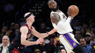 Alex Caruso praises LeBron James’ longevity as the Lakers visit the Bulls: ‘You can get blinded by the greatness’