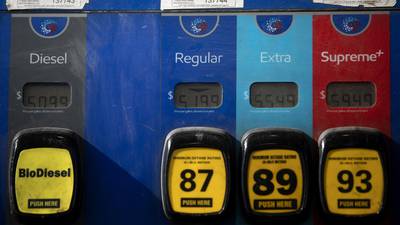 A look at how gas prices in Illinois compare to other states