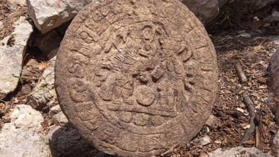 Encuentran un ‘disco marcador maya de juego de pelota’ en Chichén Itzá