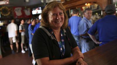 Beth Murphy, the Murphy’s Bleachers owner who battled the Chicago Cubs over the Wrigleyville rooftops, dies at 68