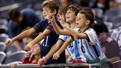 Column: Lionel Messi’s absence doesn’t spoil the mood at the Chicago Fire-Inter Miami match at Soldier Field