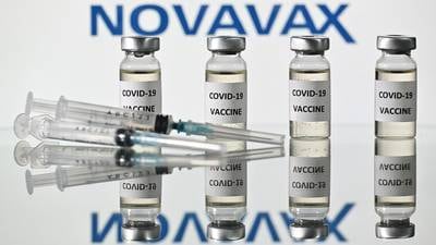 CDC avalan vacuna de Novavax contra COVID-19