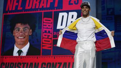 Christian González, luce sus colores colombianos en el NFL draft